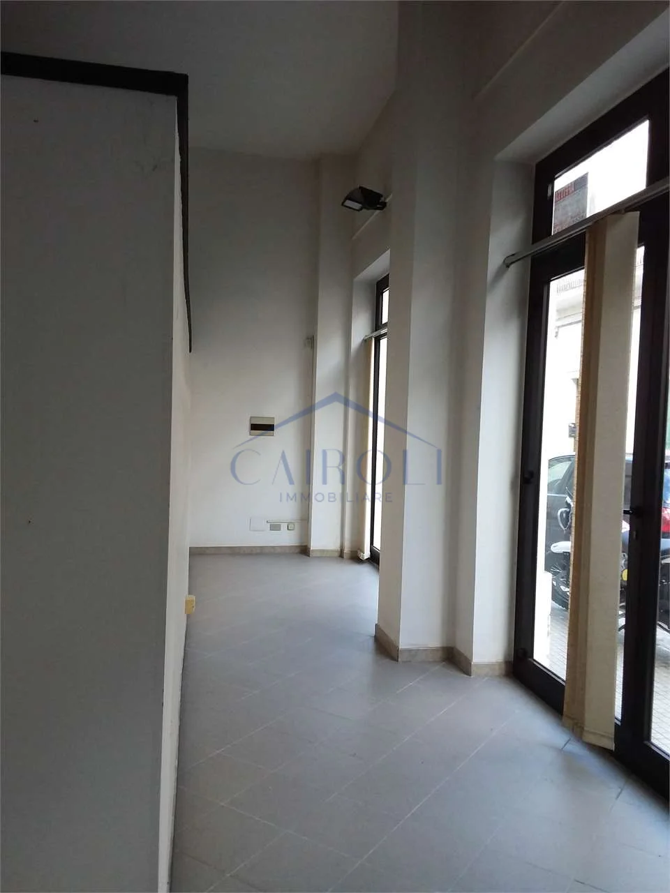 Locale commerciale con grandi vetrine a Lecce - foto 6
