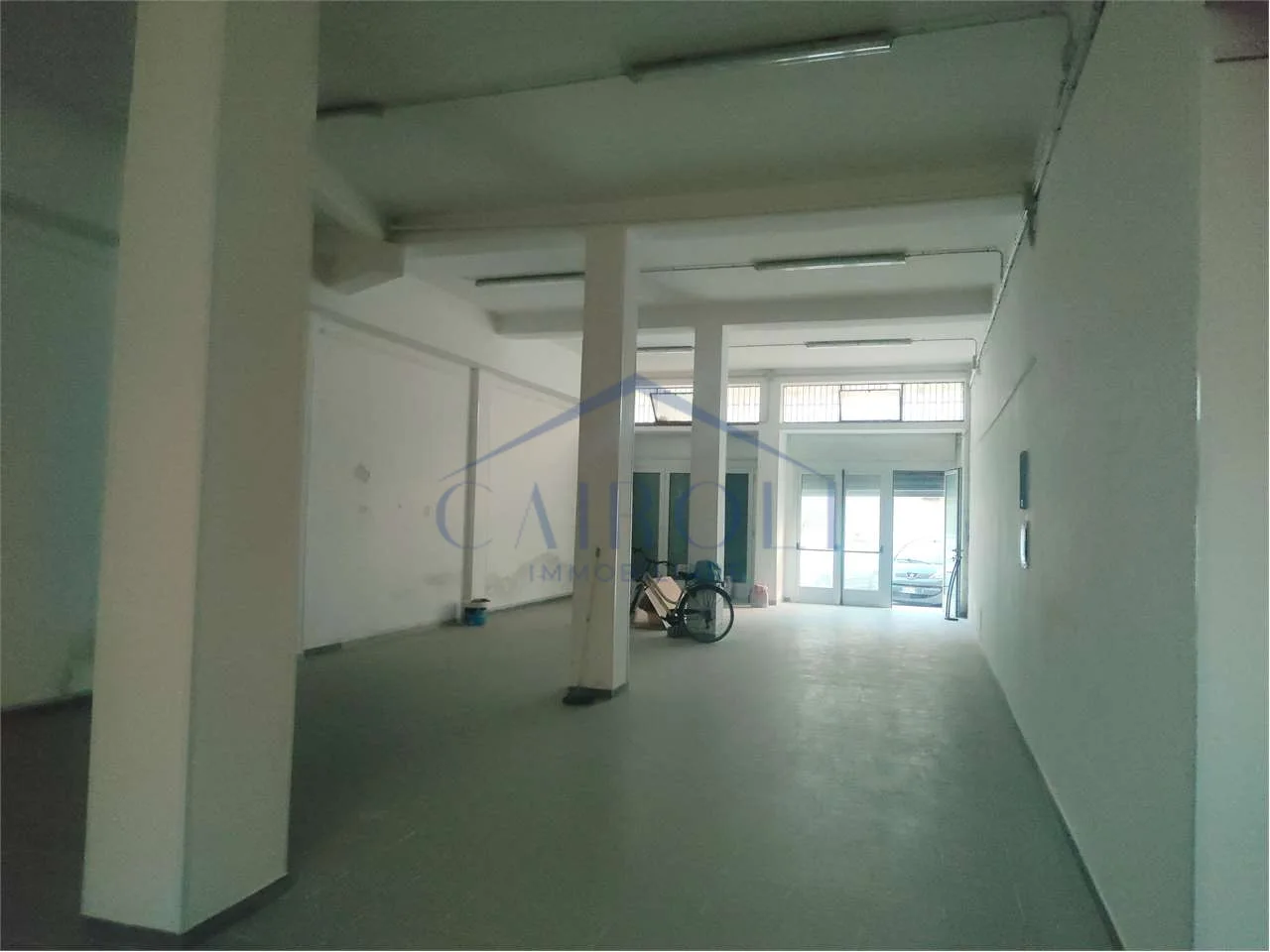 Locale comm.le ampio via perotti a Lecce - foto 4